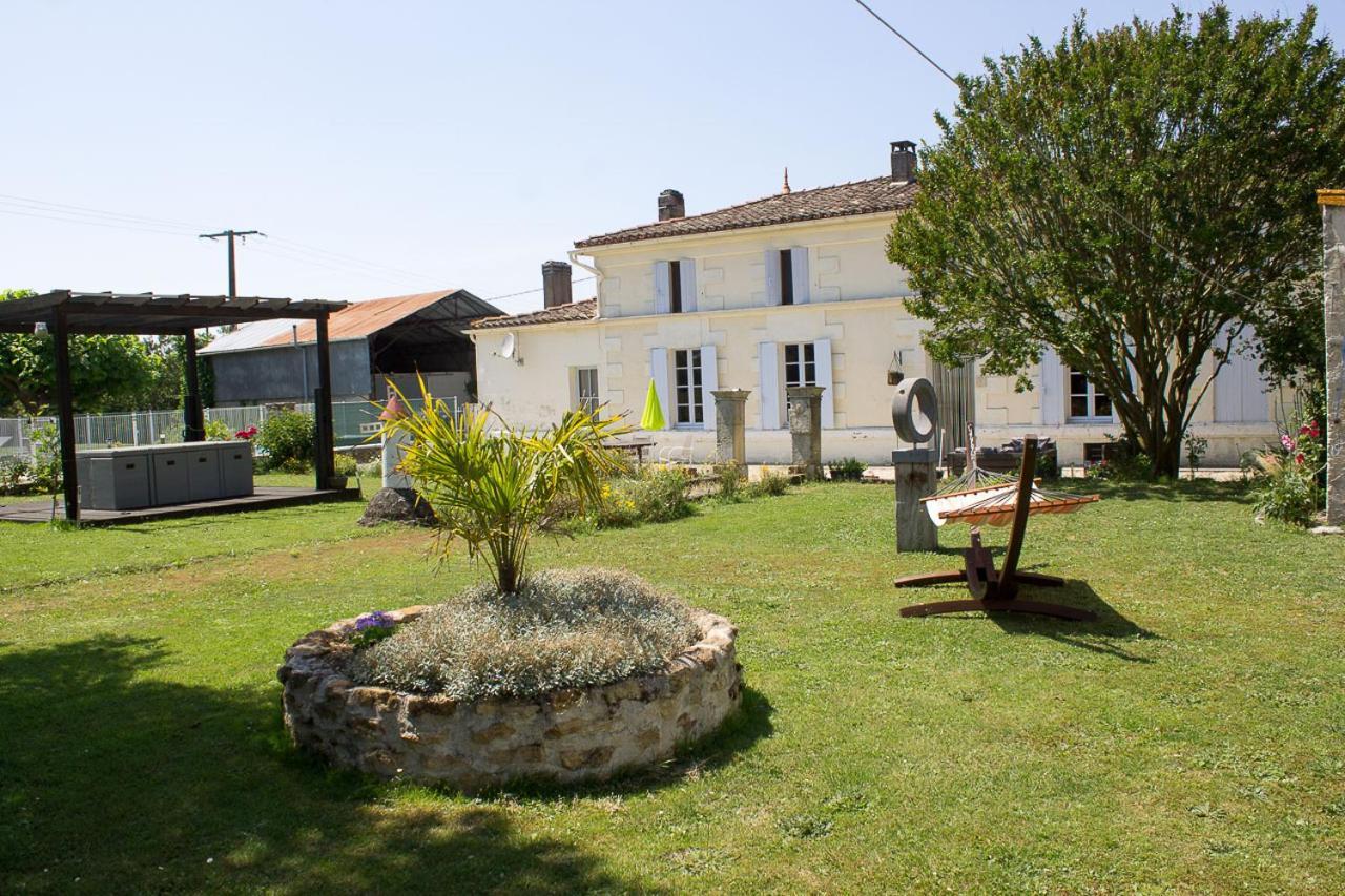 Bed and Breakfast Le Charhido Saint-Fort-sur-Gironde Экстерьер фото